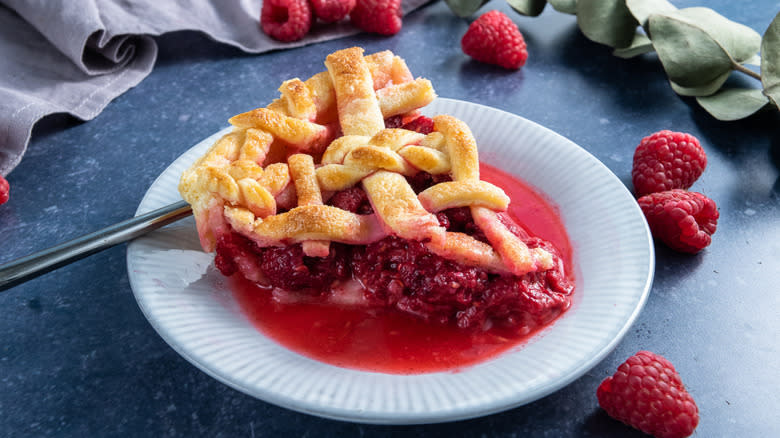 raspberry pie on plate 