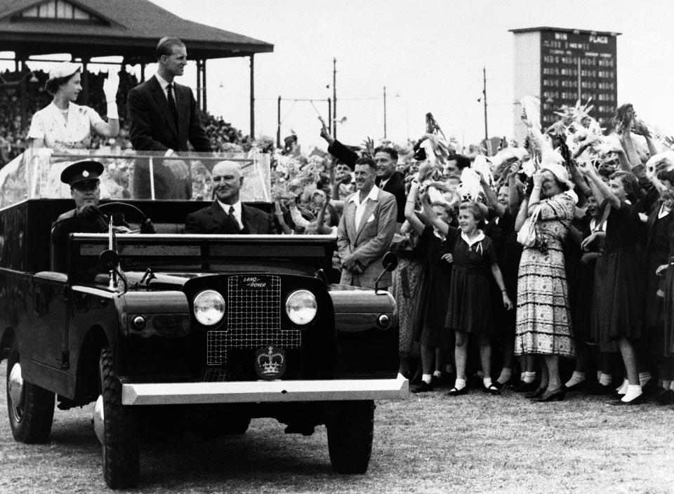 <p>La Land Rover, progettata nel 1947, è un simbolo britannico. Per anni è stata l’auto regale, grazie a un modello speciale realizzato appositamente. (foto: Land Rover) </p>