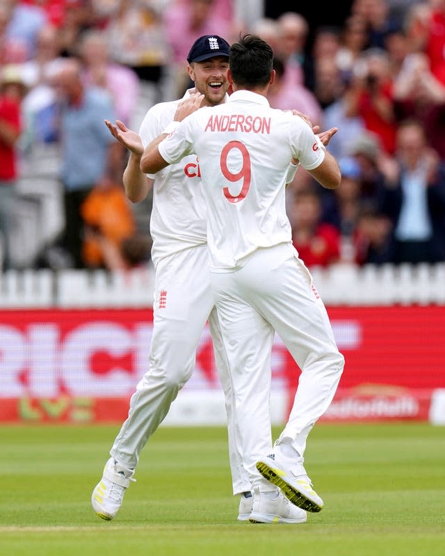 James Anderson (right) and Ollie Robinson look set to lead England's attack again 