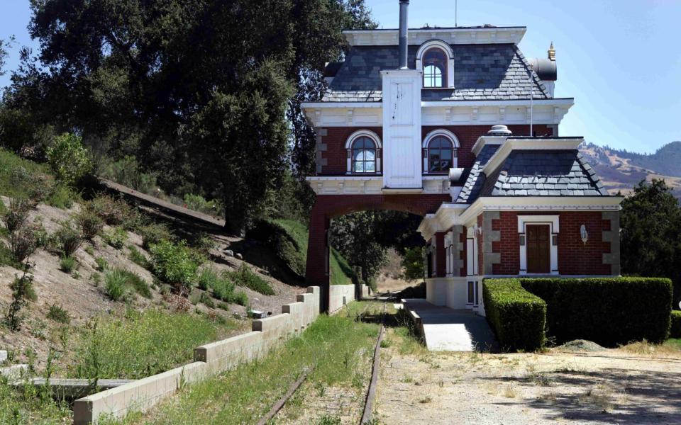 The derelict train station, 2009 - Carolyn Kaster