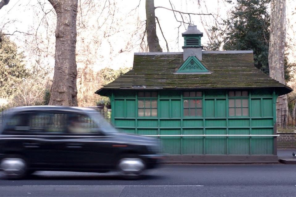 A London taxi passes a cab drivers&#x002019; shelter in London&#x002019;s Knightsbridge (Ian Nicholson/PA) (PA Archive)