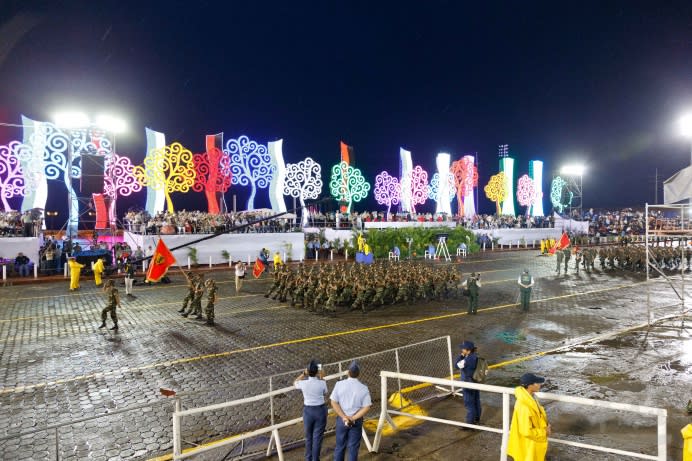 尼加拉瓜2日於首都馬那瓜市舉行閱兵遊行，慶祝建軍38週年。（軍聞社記者陳建興攝）