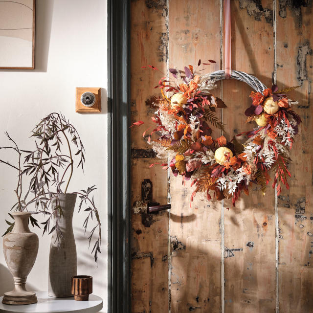 Sara Davies unveils homemade autumn wreath – and interior design