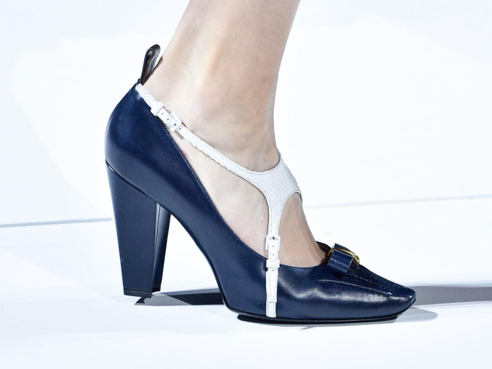 <p>Eine äußerst stilvolle Variante des Blockabsatzes hat Louis Vuitton mit diesen Pumps aufs Parkett gelegt. (Bild-Copyright: Peter White/Getty Images) </p>