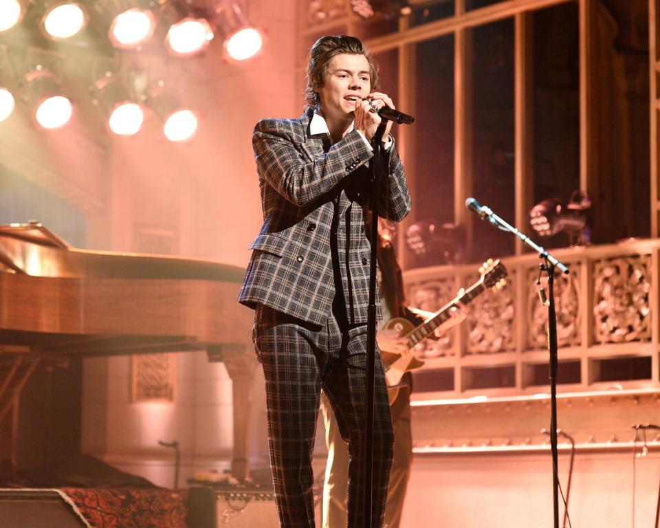 <h1 class="title">Harry Styles on SNL</h1><cite class="credit">Photo: Getty Images</cite>