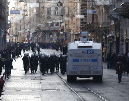 Protesters run as riot police disperse them during a protest in Istanbul, Turkey, December 20, 2015. REUTERS/Osman Orsal