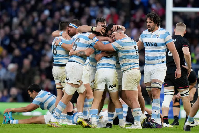 Los Pumas festejaron en noviembre al vencer a Inglaterra por 30-29 en Londres; ambos equipos volverán a encontrarse este sábado, en el estreno en el Mundial Francia 2023.