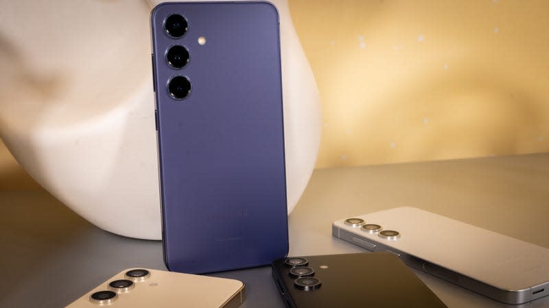 The Galaxy S24 has four main colorways. - Photo: Florence Ion / Gizmodo