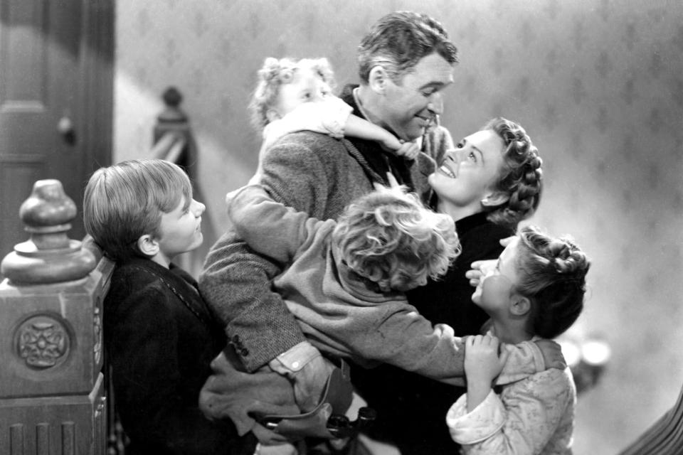 IT'S A WONDERFUL LIFE, Larry Simms, Jimmy Hawkins, James Stewart, Donna Reed, Karolyn Grimes