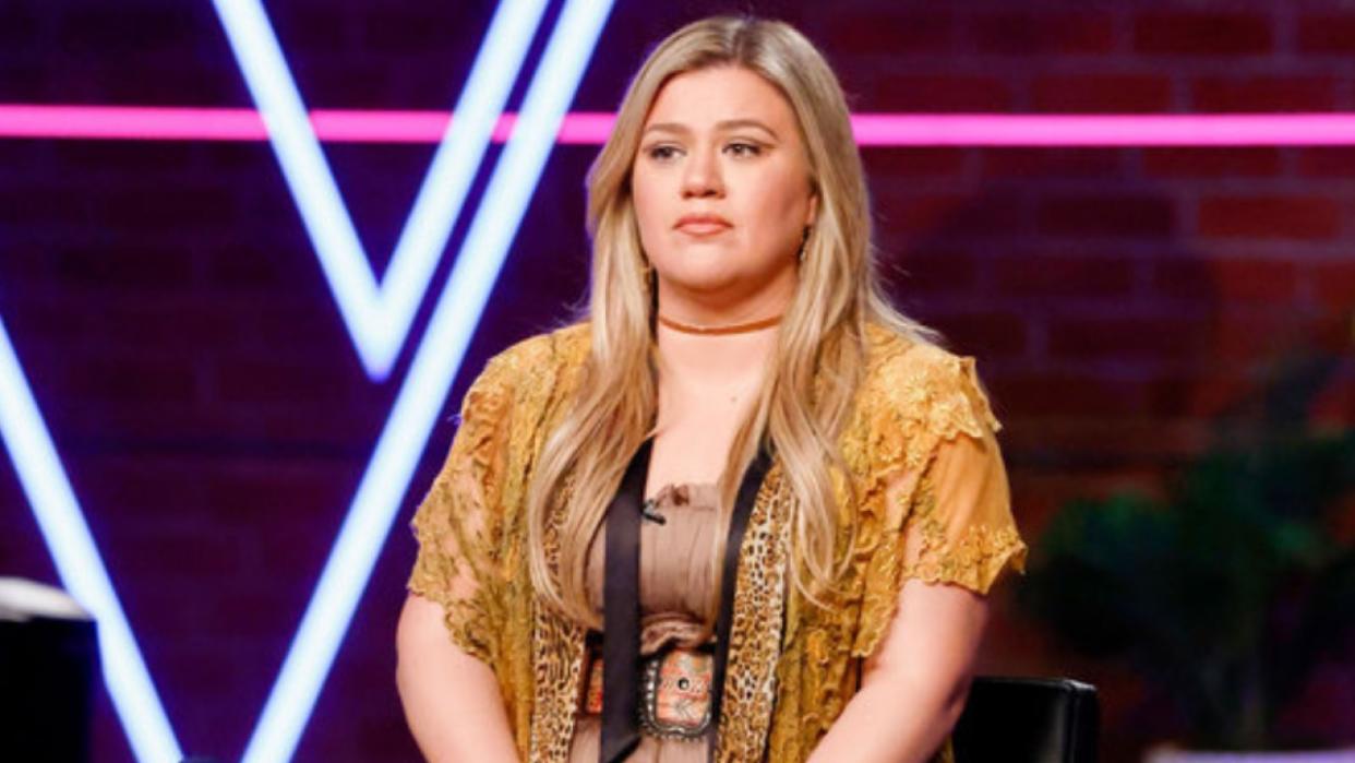  Kelly Clarkson on The Voice. 