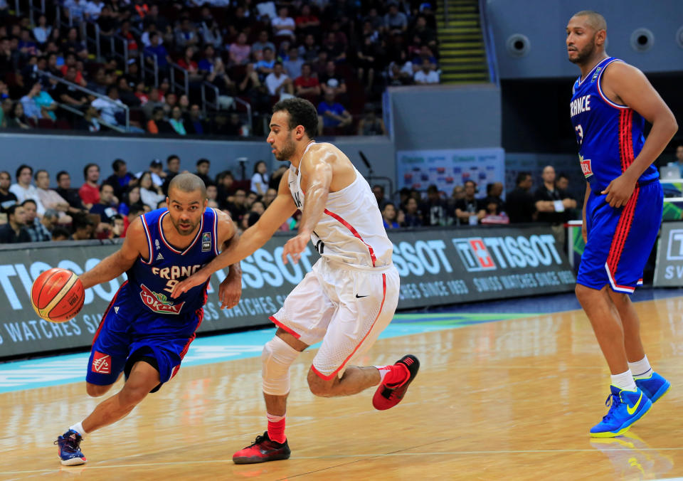 Basketball - FIBA Olympic Qualifying Tournament (OQT) - France v Canada - Manila, Philippines - 10/07/2016. Tony Parker (L) and Boris Diaw of France with Philip Scrubb of Canada in action. REUTERS/Romeo Ranoco