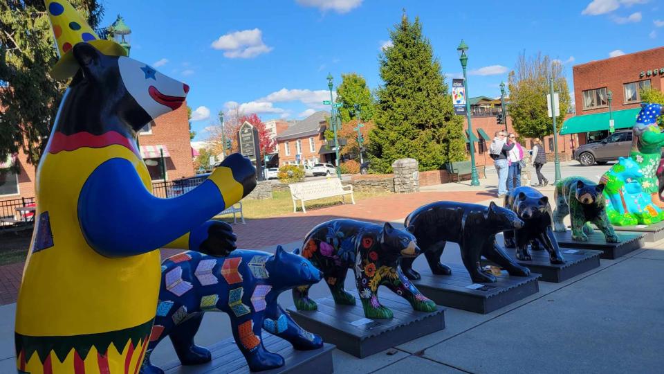 The 2023 Bearfootin' Bears were on display at the Historic Henderson County Courthouse Plaza prior to the end of the auction on Oct. 21.
