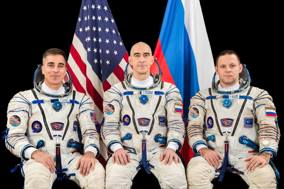 expedition 63 crew nasa astronaut chris cassidy roscosmos cosmonauts anatoly ivanishin ivan vagner international space station iss nasa 49614819948_9bcb96e517_o