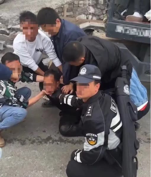 雲南省城南醫院 7 日發生持刀砍人事件，造成 2 死 21 傷。嫌犯目前已遭逮捕，但仍有傷者尚未脫離險境。   圖：翻攝自 南風窗