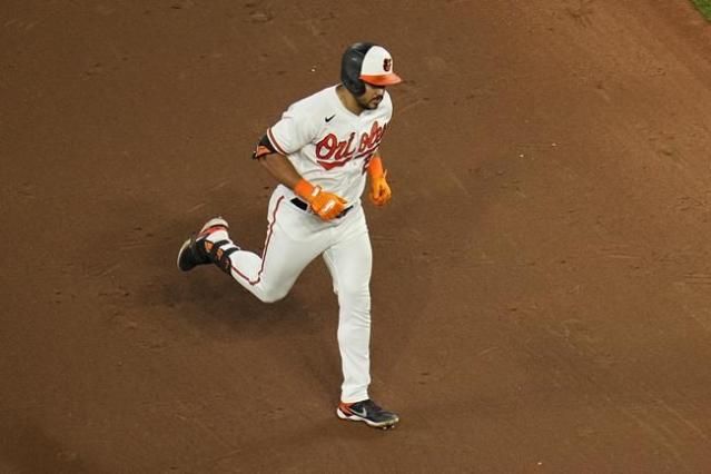 Orioles belt three homers, cruise past Blue Jays