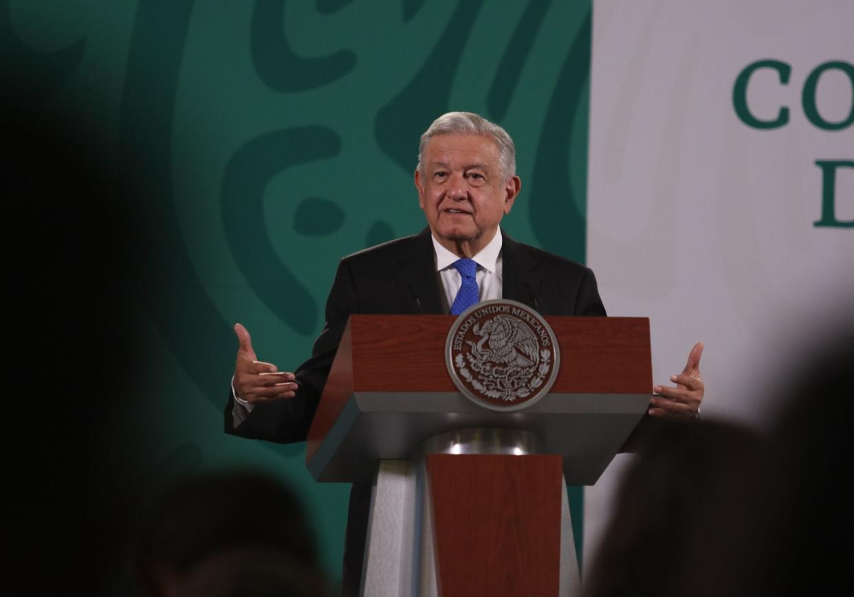 Servidores públicos deben actuar con austeridad y moderación: AMLO por boda de titular de la UIF