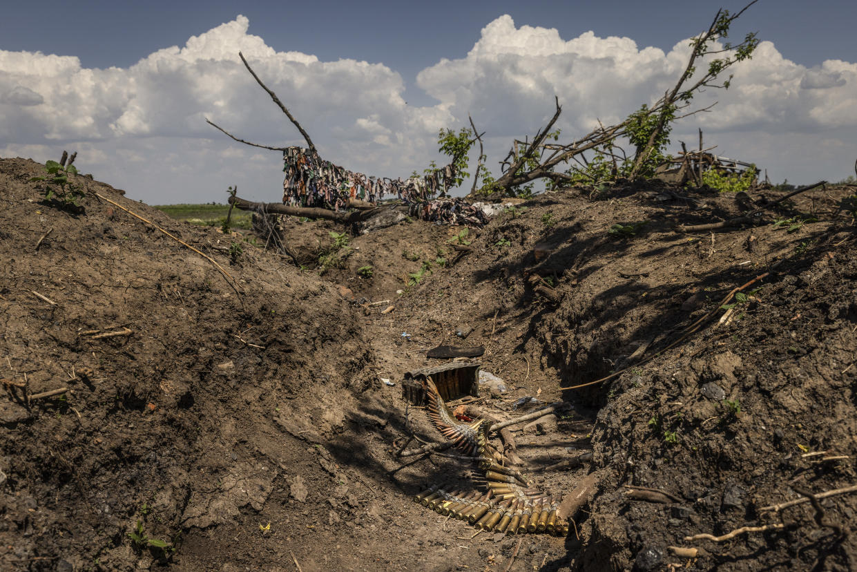 Una trinchera en una localidad ocupada por soldados rusos y recapturada por fuerzas ucranianas en julio. La ayuda de Corea del Norte podría hacer avanzar el esfuerzo bélico de Rusia en Ucrania. (David Guttenfelder/The New York Times)