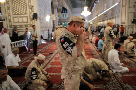 Russian soldiers pray inside the Umayyad mosque in Damascus, Syria, September 14, 2018. REUTERS/Marko Djurica/Files