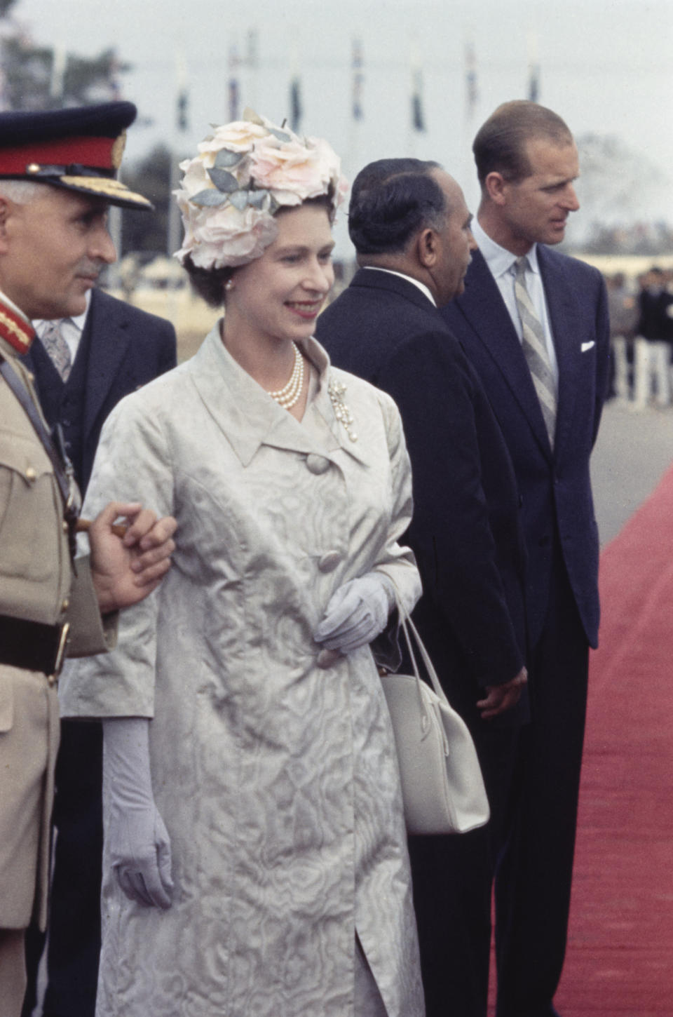 queen elizabeth best fashion 1961