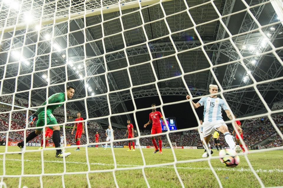 Emanuel Mammana fez gol pela sele&#xe7;&#xe3;o argentina em amistoso contra Singapura. Foto: Power Sport Images/Getty Images