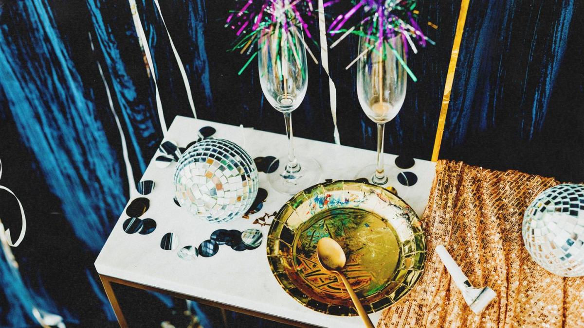 10 Cute Ways to Decorate for Your New Year's Eve Party