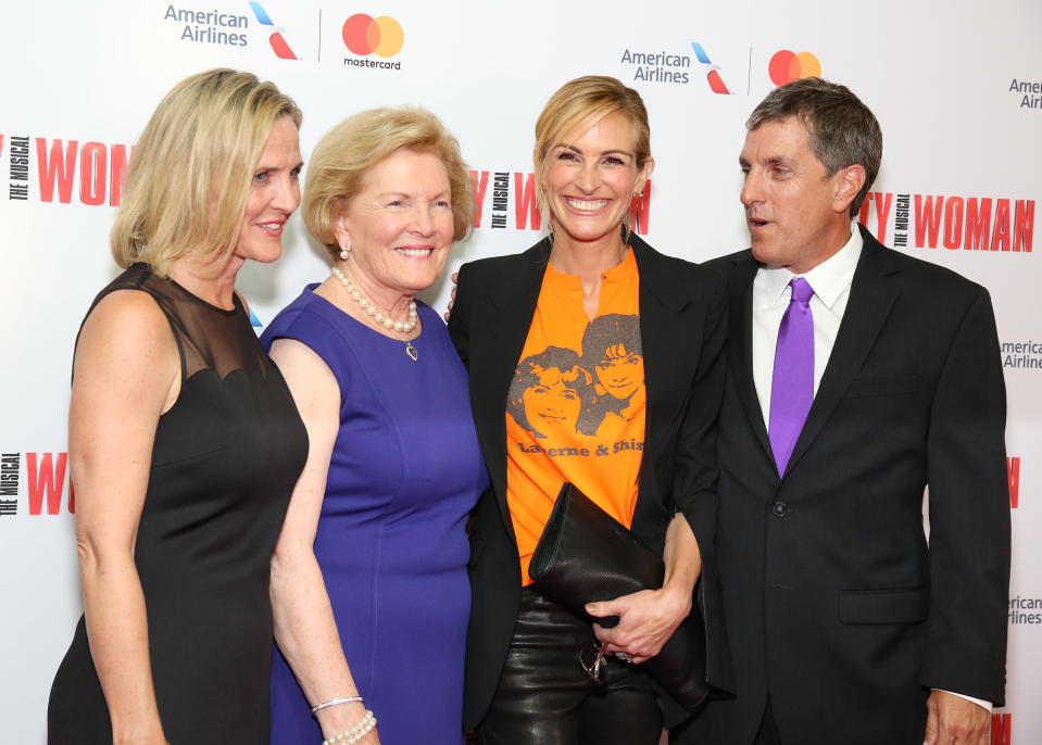 Julia Roberts posed with Garry’s family — daughter Kathleen Marshall,; widow, Barbara Marshall, and son, Scott Marshall — at the Garry Marshall Tribute Performance of “Pretty Woman:The Musical” at the Nederlander Theatre. They all sat together to watch the performance. (Photo: Getty Images)