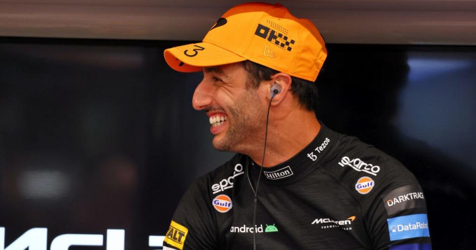 Daniel Ricciardo dengan senyum lebar.  Singapura Oktober 2022 Kredit: Alamy