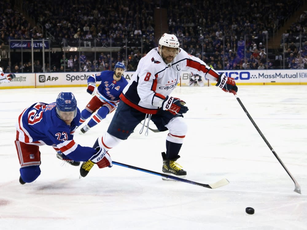 Alex Owetschkin (r.) steht mit Washington unter Druck (BRUCE BENNETT)