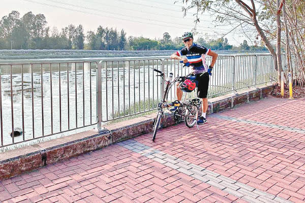 黃先生接種前身體情況健康，每周會定期行山、跑步及踩單車。（家屬提供）