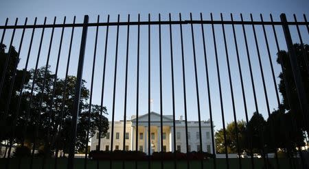 The White House seen from outside the north lawn fence in Washington in this September 22, 2014, file photo. REUTERS/Kevin Lamarque/Files