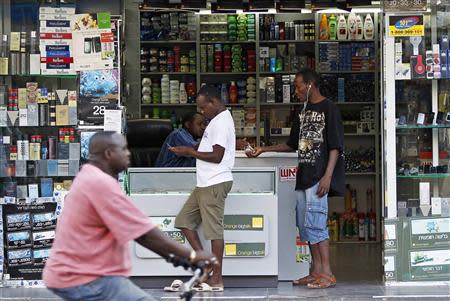 African migrants shop in south Tel Aviv July 17, 2013. REUTERS/Amir Cohen