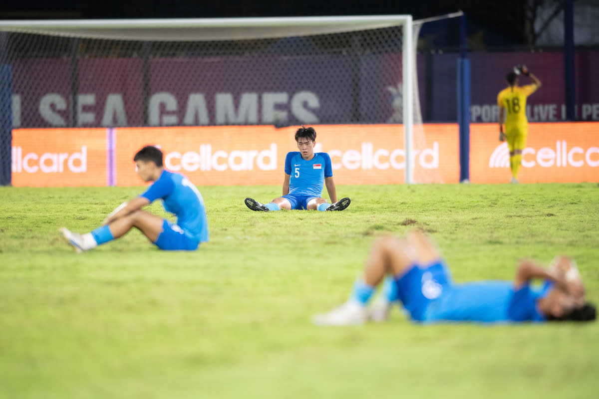 Despondent Singapore footballers at the 2023 SEA Games in Cambodia. (PHOTO: SNOC/Lim Weixiang)