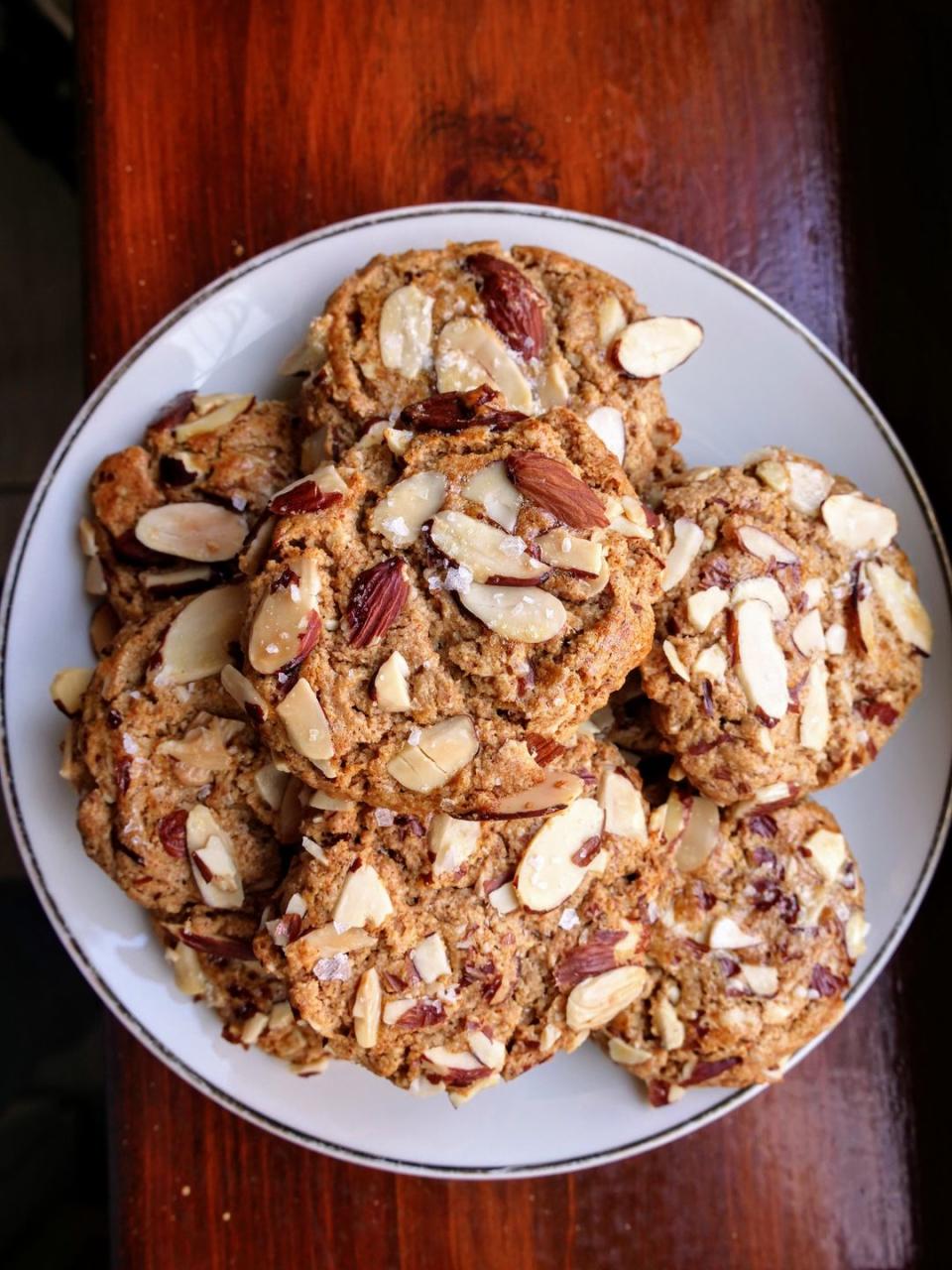 almond cookies delishcom