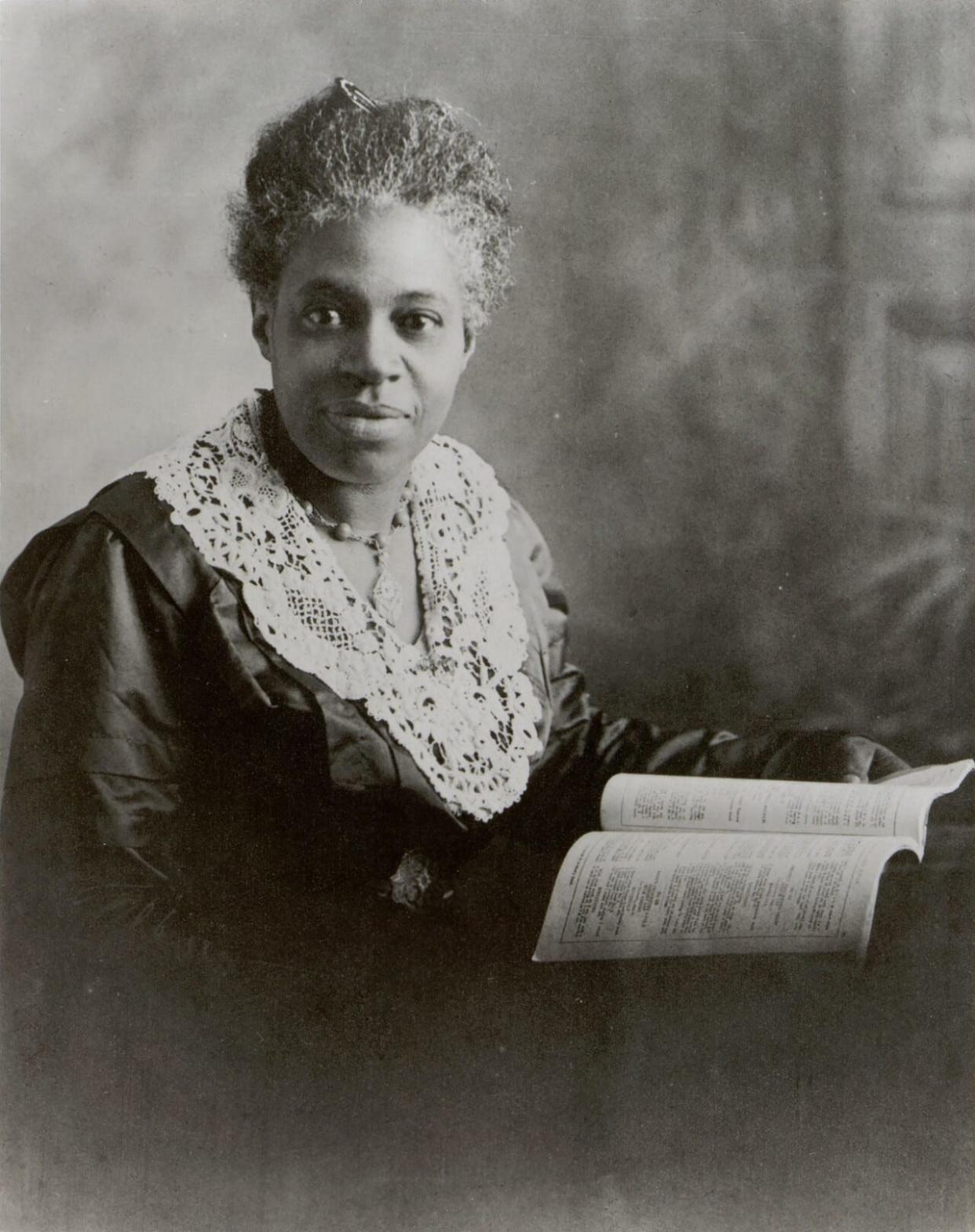 Cincinnati-born journalist Delilah Leontium Beasley was the first Black woman with a weekly newspaper column.