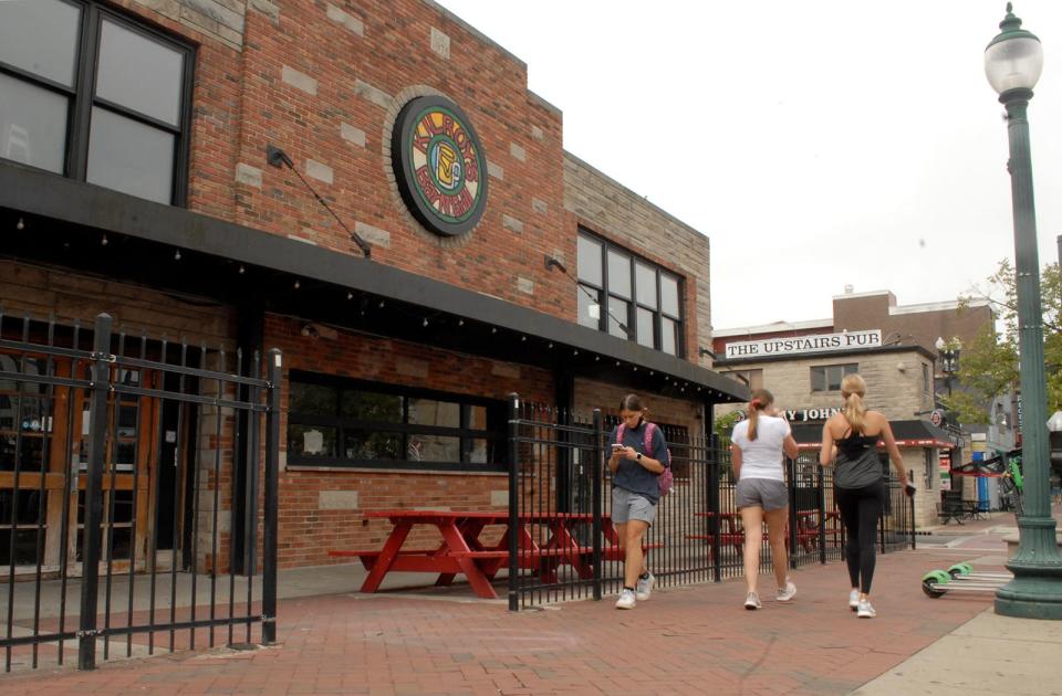 Students walk past Kilroy's Sports Bar in 2020. A civil lawsuit filed after IU student Nathaniel Stratton was killed while riding an electric scooter on a Walnut Street sidewalk alleges employees of Kilroy's overserved Madelyn Howard.