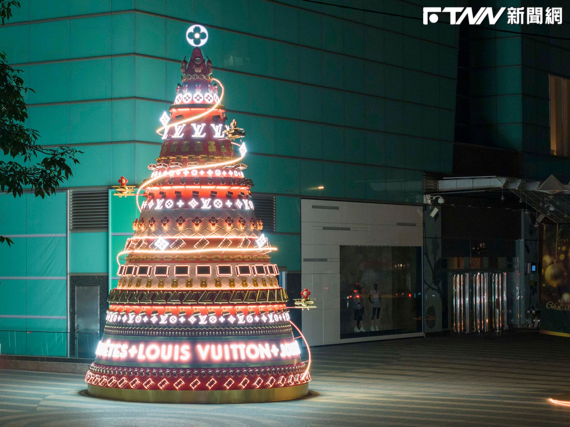 台北SOGO復興店LV聖誕樹，是最奢華的耶誕樹。（圖／SOGO百貨粉專）