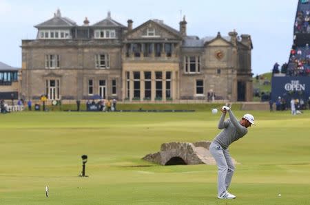 Dustin Johnson of the U.S. hits his tee shot on the 18th hole during the first round of the British Open golf championship on the Old Course in St. Andrews, Scotland, July 16, 2015. REUTERS/Eddie Keogh