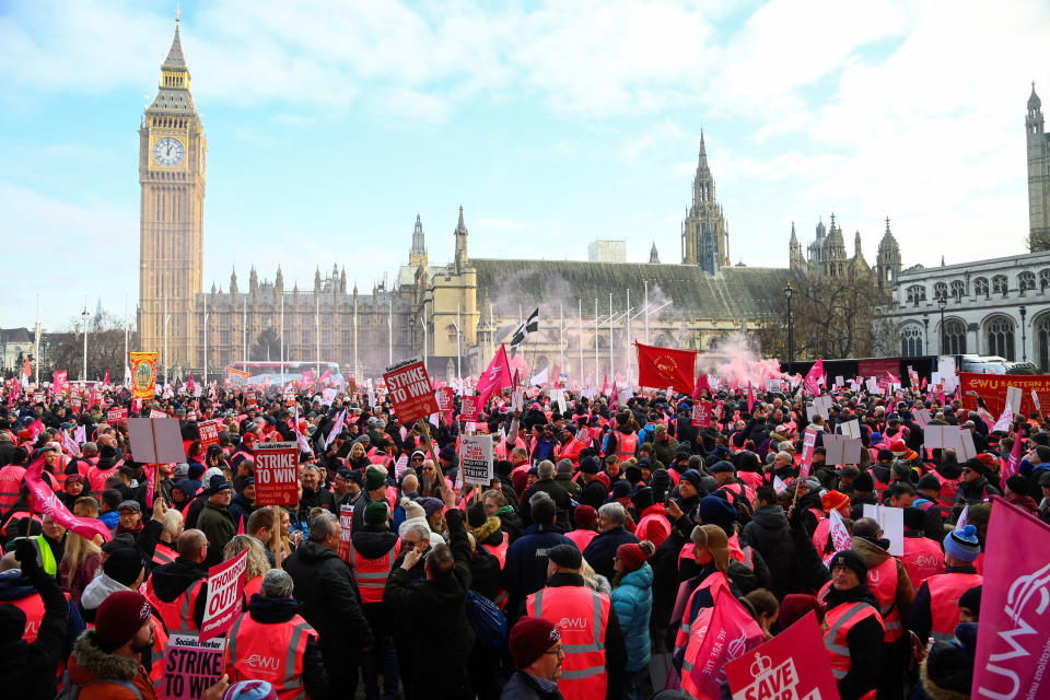 wages Royal Mail workers protest as members strike over pay and conditions, outside of the Houses of Parliament in London, Britain, December 9, 2022. REUTERS/Toby Melville