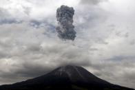 Mount Sinabung spews ash as it is pictured from Simpang Empat village in Karo district, Indonesia's north Sumatra province, November 5, 2013. A volcano erupted for the third time in as many months on the western Indonesian island of Sumatra, forcing hundreds of villagers to evacuate, officials said. Mount Sinabung spewed a 7-km (4.3-mile) column of ash into the air on Sunday, prompting authorities to impose a 3-km evacuation radius. REUTERS/Roni Bintang (INDONESIA - Tags: ENVIRONMENT DISASTER)