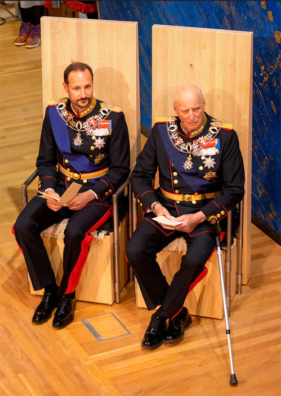 Harald de Noruega y su hijo Haakon 