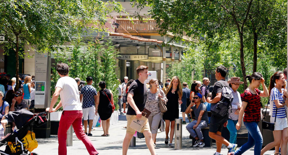 Una vista general de la multitud en el Pitt Street Mall en el CBD de Sydney.