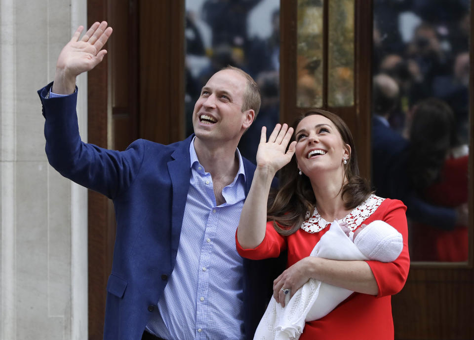 Kate Middleton présente son nouveau petit prince