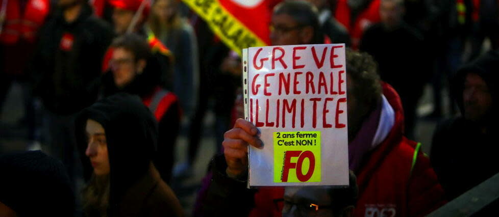 Une 9e journée de mobilisation interprofessionnelle contre la réforme des retraites se déroule ce jeudi.   - Credit:COURBE / MAXPPP / PHOTOPQR/VOIX DU NORD/MAXPPP