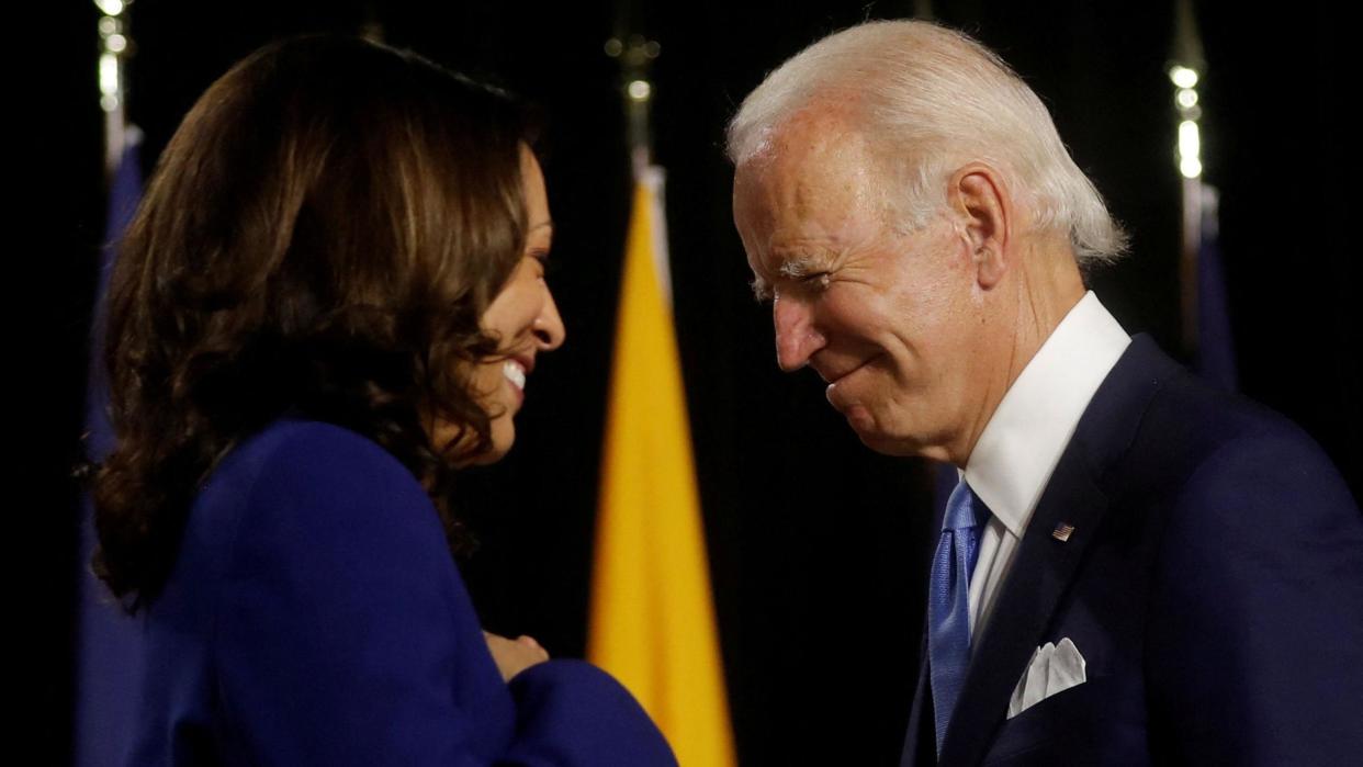 Kamala Harris, vicepresidenta de Estados Unidos, y el mandatario Joe Biden en un acto de campaña en Wilmington, Delaware, el 12 de agosto de 2020.