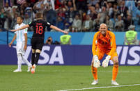 Soccer Football - World Cup - Group D - Argentina vs Croatia - Nizhny Novgorod Stadium, Nizhny Novgorod, Russia - June 21, 2018 Argentina's Willy Caballero looks dejected after Croatia's Ante Rebic scored their first goal REUTERS/Ivan Alvarado