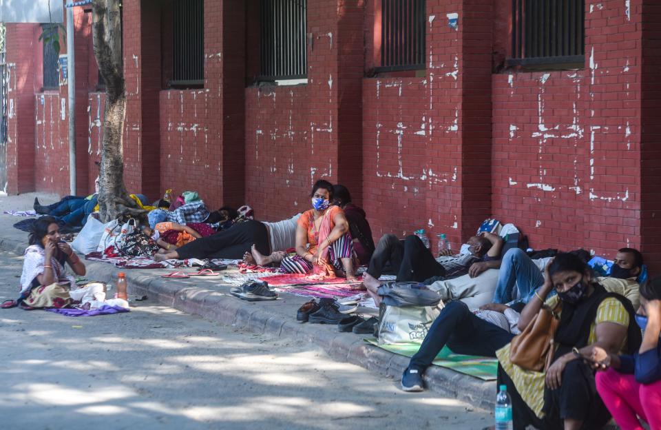 NEW DELHI, INDIA - APRIL 22: Patients waiting outside LNJP Hospital  on April 22, 2021 in New Delhi, India. Delhi logged 26,219 fresh Covid-19 cases and 306 deaths due to the Covid on Thursday amid a growing clamour for oxygen and hospital beds in the city. The national capital's cumulative tally rose to 9,56,348 and the death toll stood at 13,193, according to health bulletin. (Photo by Amal KS/Hindustan Times via Getty Images)