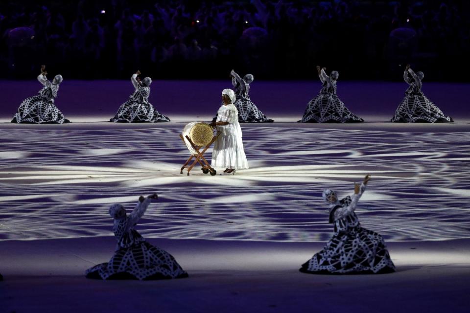 <p>Dancers perform at the ‘Lace Making’ segment during the Closing Ceremony on Day 16 of the Rio 2016 Olympic Games at Maracana Stadium on August 21, 2016 in Rio de Janeiro, Brazil. (Photo by Patrick Smith/Getty Images) </p>