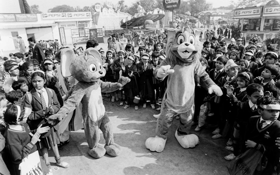 <p>Rabiater Humor hin oder her, "Tom und Jerry" wurde Kult und gilt heute als die am häufigsten ausgezeichnete Trickfilm-Serie aller Zeiten. Sieben Folgen der Serie von William Hanna und Joseph Barbera wurden mit einem Oscar ausgezeichnet. (Bild: Sondeep Shankar/Getty Images)</p> 