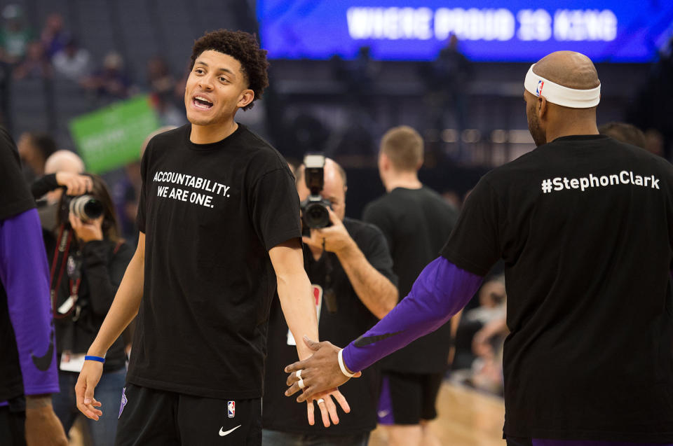 The Sacramento Kings' Justin Jackson and Vince Carter wear their Stephon Clark shirts during warmups. (Photo: Sacramento Bee via Getty Images)