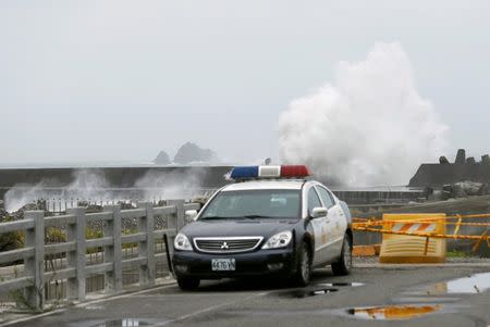 Waves crash at the coast as Typhoon Nepartak approaches in Yilan, Taiwan July 7, 2016. REUTERS/Tyrone Siu